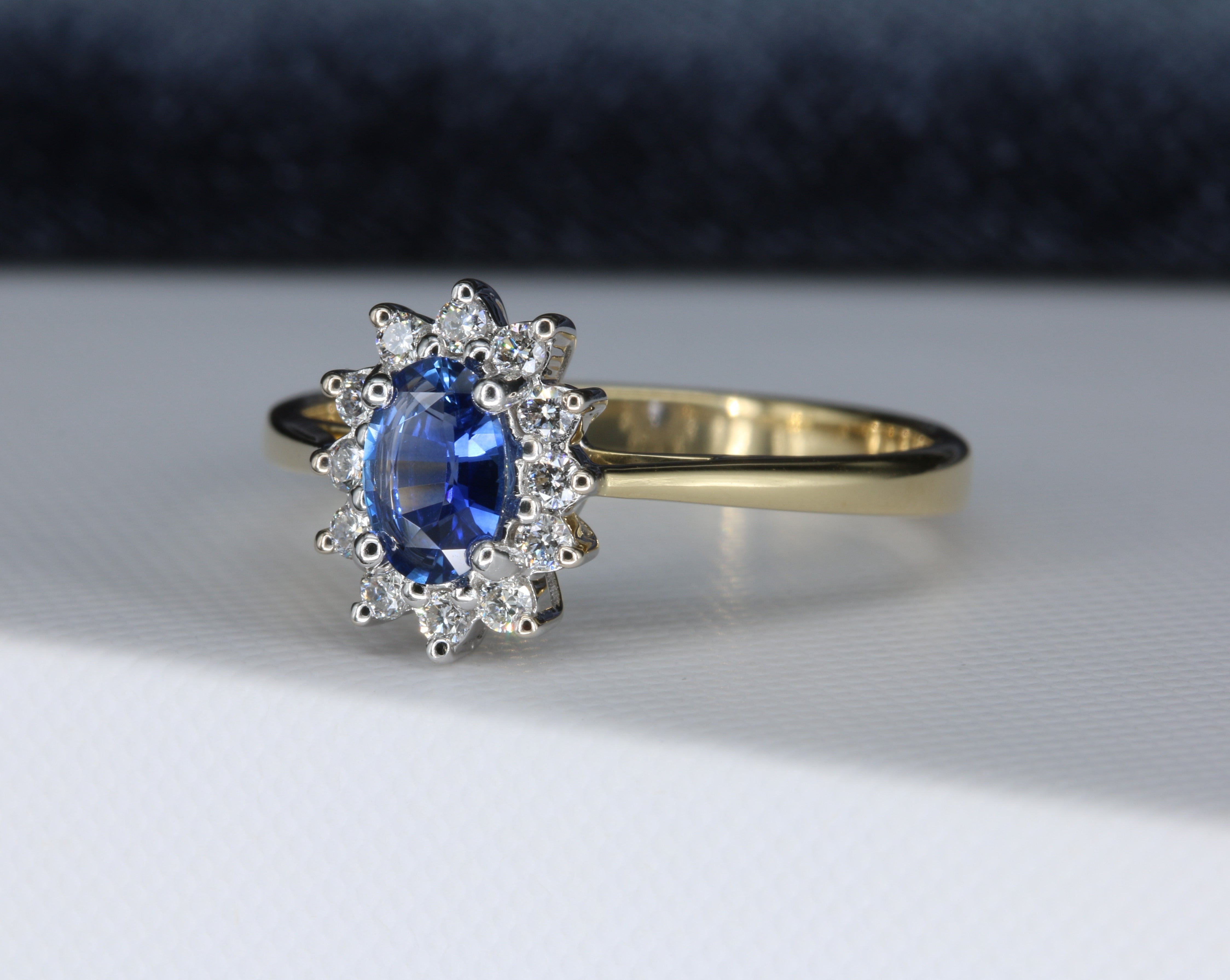 18ct Gold Sapphire Diamond Ring Size UK O US EUR 55 Vintage